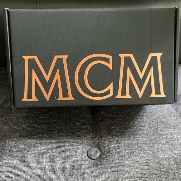 MCM Vibrant Yellow Slides - Picture 8 of 8